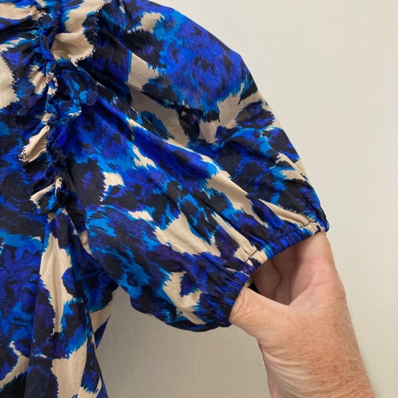 Olivaceous - Short Poof Sleeve Floral Top Sz S, M, Blue Tan Girly Offi… - Picture 8 of 14